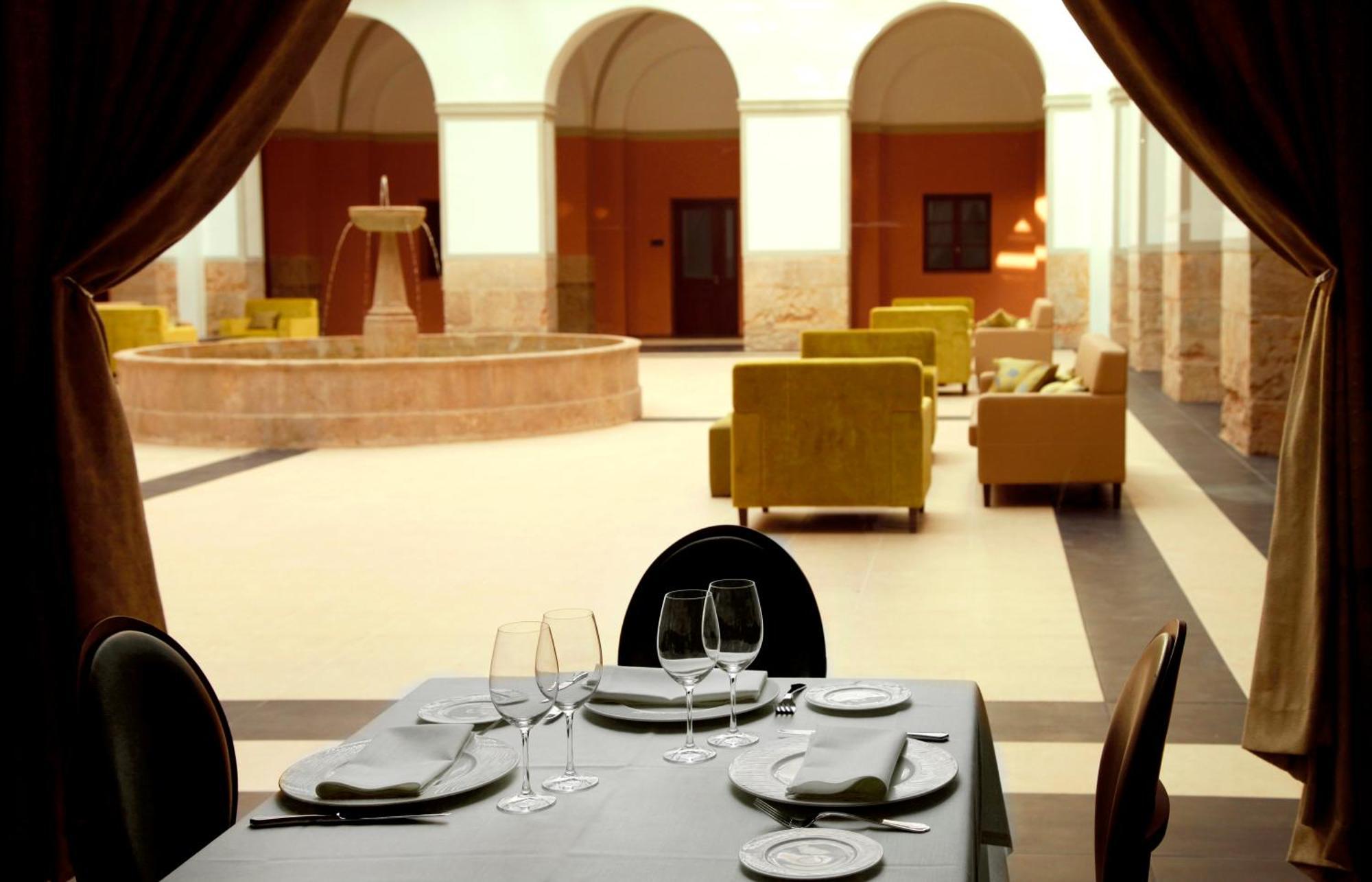 Hotel Spa Martin El Humano เซกอร์เบ ภายนอก รูปภาพ