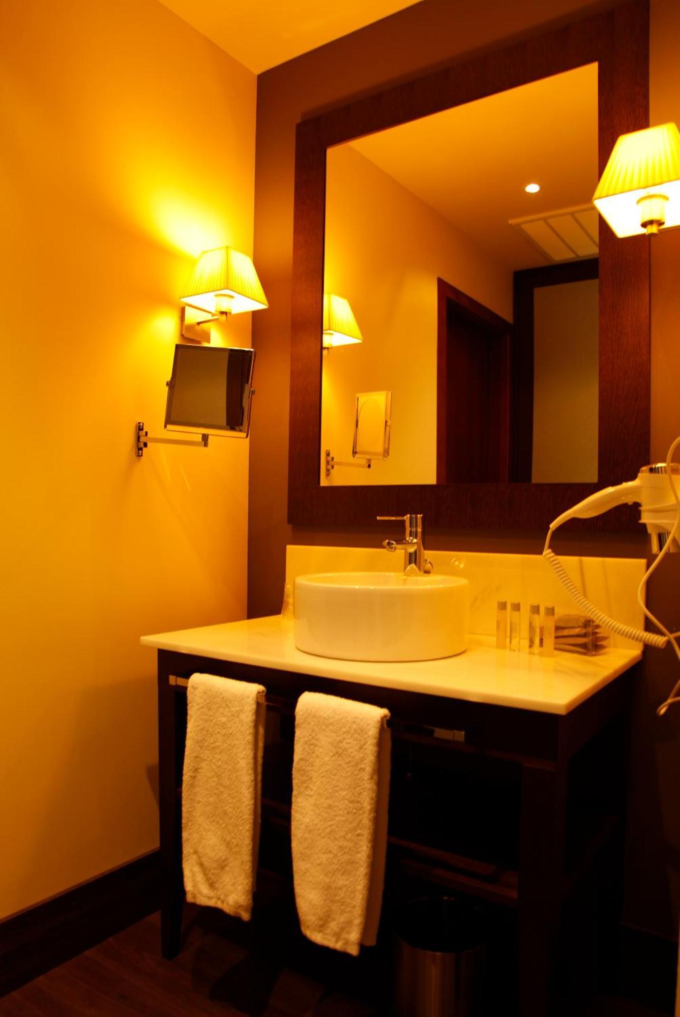 Hotel Spa Martin El Humano เซกอร์เบ ภายนอก รูปภาพ